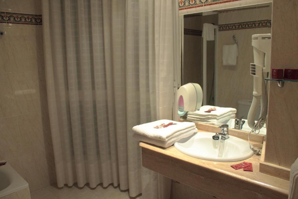 Hostal Castilla Benavente Room photo